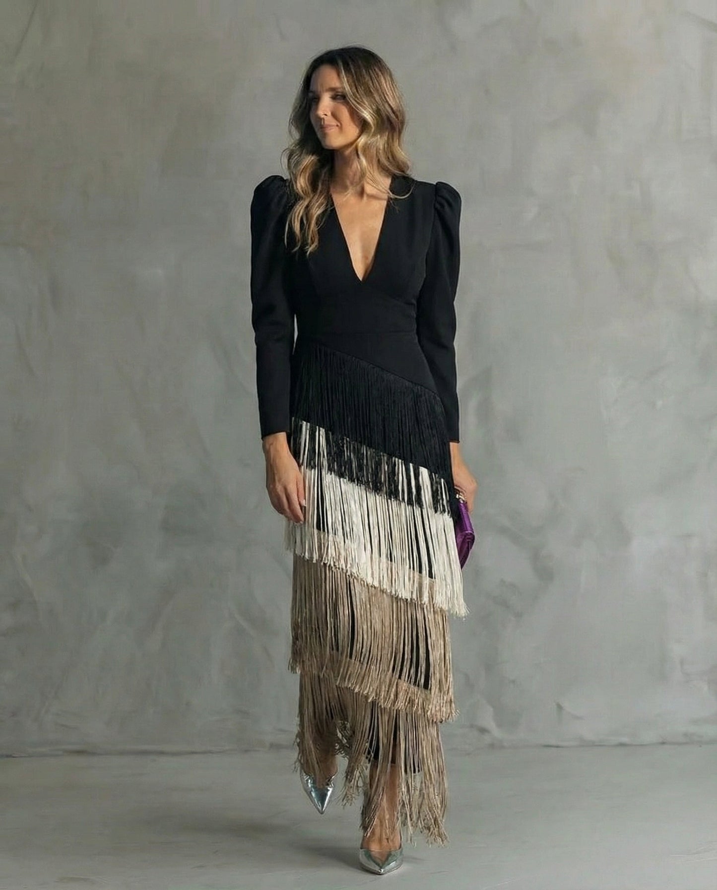 Clara |  Vestido elegante con mangas con flecos