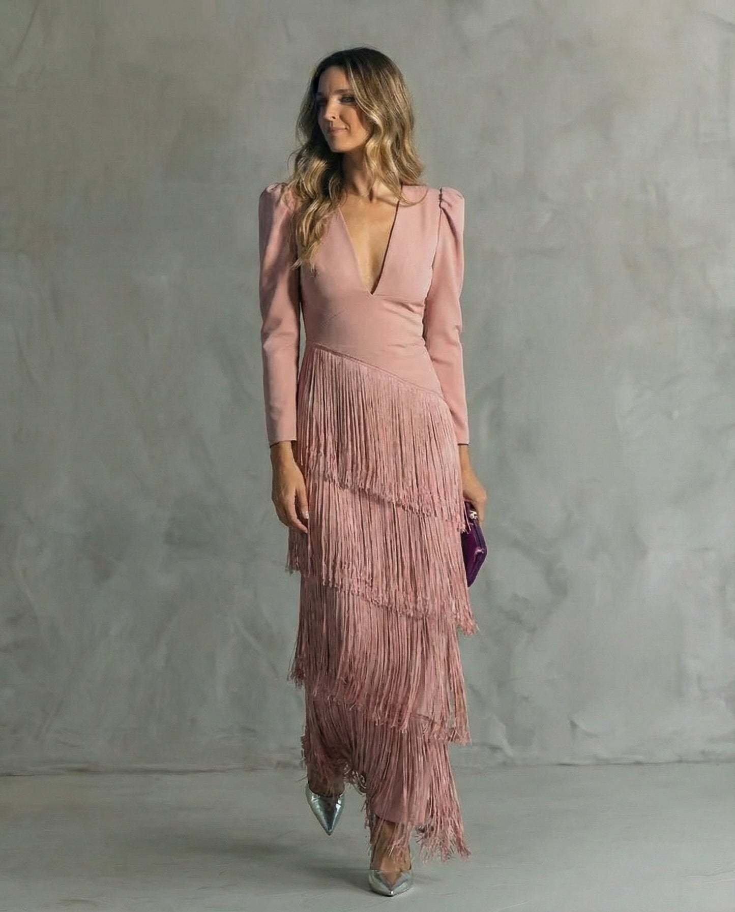 Clara |  Vestido elegante con mangas con flecos