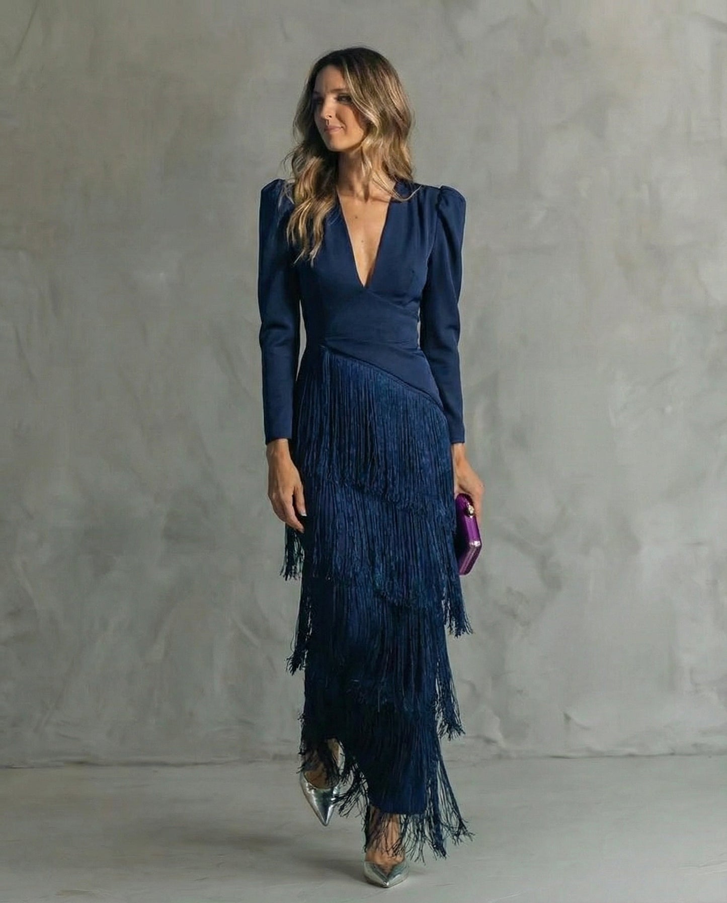 Clara |  Vestido elegante con mangas con flecos