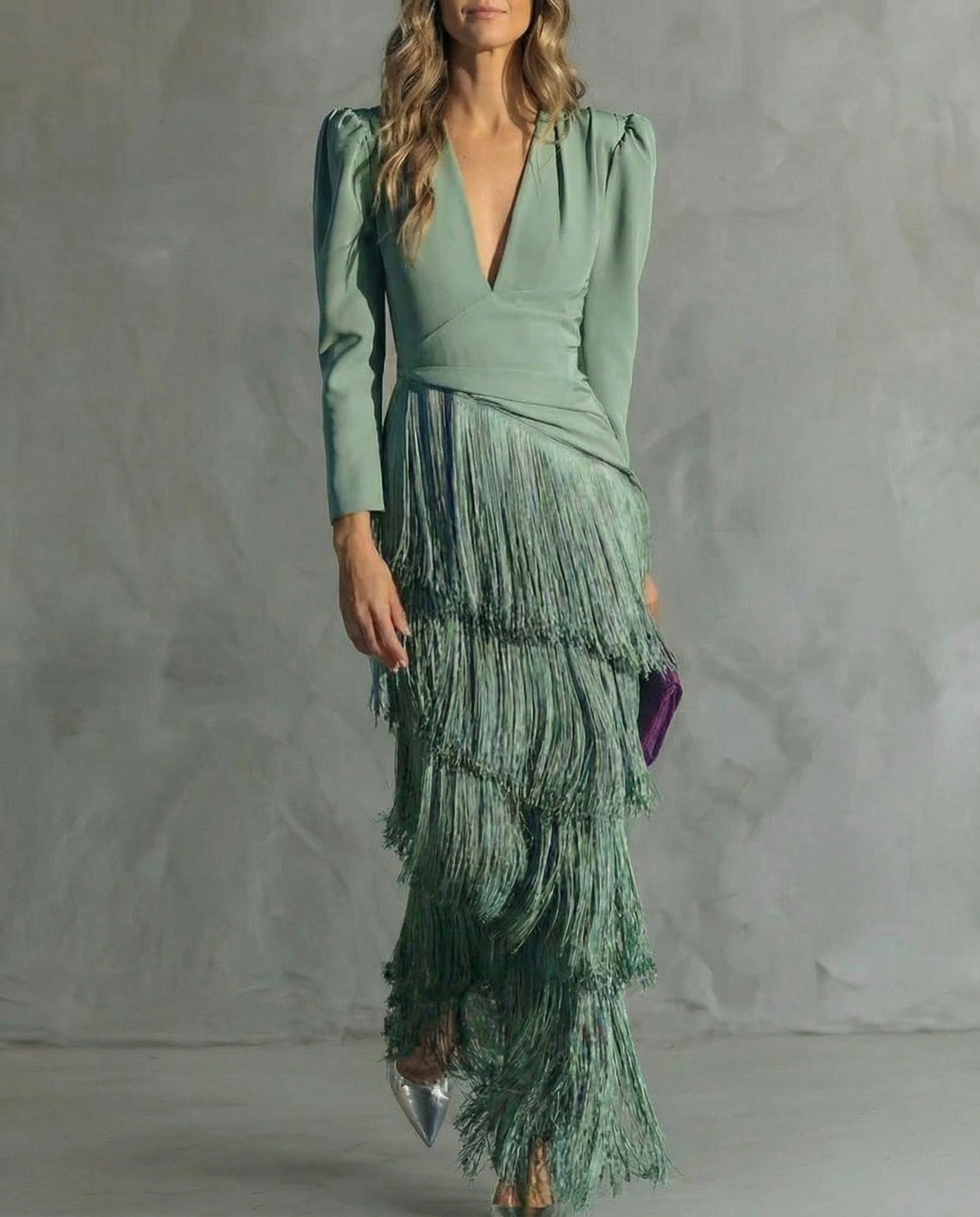 Clara |  Vestido elegante con mangas con flecos
